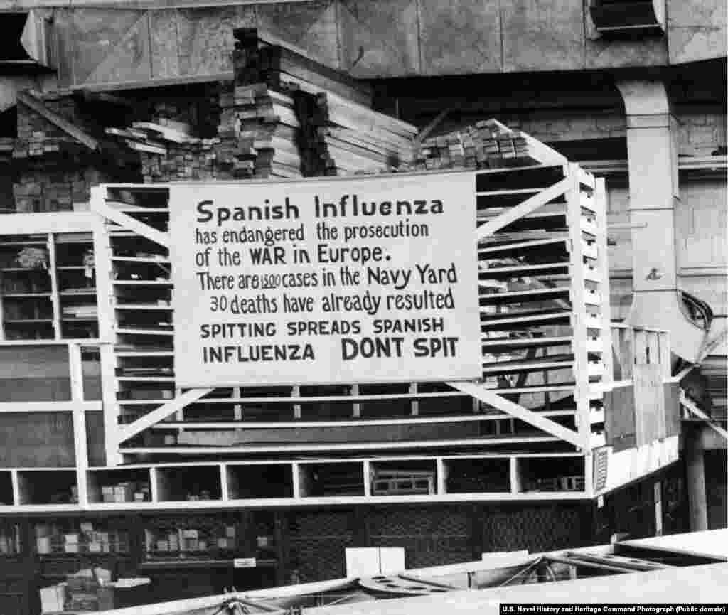 На плакаті написано, зокрема, що не можна плювати на землю, бо це поширює хворобу. Напис вивісили в жовтні 1918 року на вході в уже згаданий Завод морської авіації – серед працівників якого багато вже захворіли і 30 на той час померли. З усіх міст США Філадельфія потерпіла від «іспанки» найбільше.