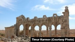 Руины Джабал Семаана в окрестностях Алеппо