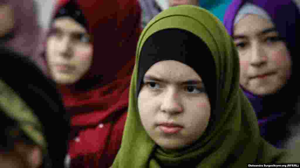 Алие – дочь Эдема Смаилова, фигуранта бахчисарайского «дела Хизб ут-Тахрир»