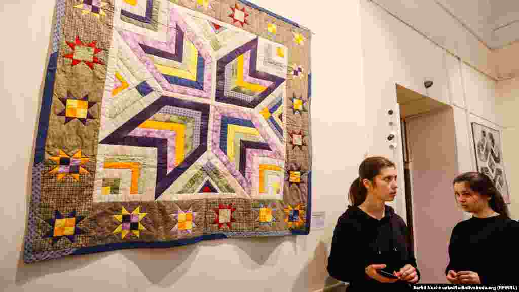 Важной составляющей выставочного проекта «Символ. Традиция. Пэчворк» является сохранение смыслов древних символов как магических знаков продолжения рода и его защиты. Одна из основных целей проекта – соединить прошлое с настоящим и будущим