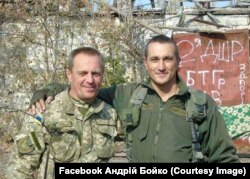 Андрій Бойко та старший лейтенант 5-та БТГр Євген Костемській. Водяне, біля ДАПу. Вересень 2015 рік,