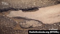 Дорожне покриття на вулиці Васильківській