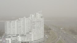 Протилежний бік Дніпра не видно через завісу пилу