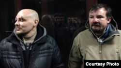 Журналісти Радіо Свобода Дмитро Баркар (ліворуч) і Ігор Ісхаков, які були затримані та побиті «беркутівцями» під час ведення прямої трансляції з вулиці Грушевського у Києві, 20 січня 2014 року