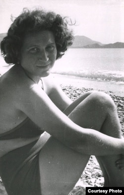 Світлана Аллілуєва в 1954 році. Фото Олексія Каплера із архіву Хрес Еванс