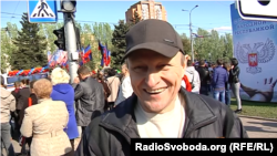 Донеччанин, який прийшов на демонстрацію, говорить, що з радістю платить за комуналку