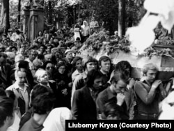 Похорон Володимира Івасюка перетворився в масову акцію