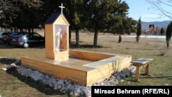 Kip Gospe u dvorištu osnovne škole Crnići u mjestu Hodovu kod Stoca