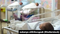 За батьками немовлят тепер право обирати: «пакунок малюка» отримувати у грошовій чи в натуральній формі