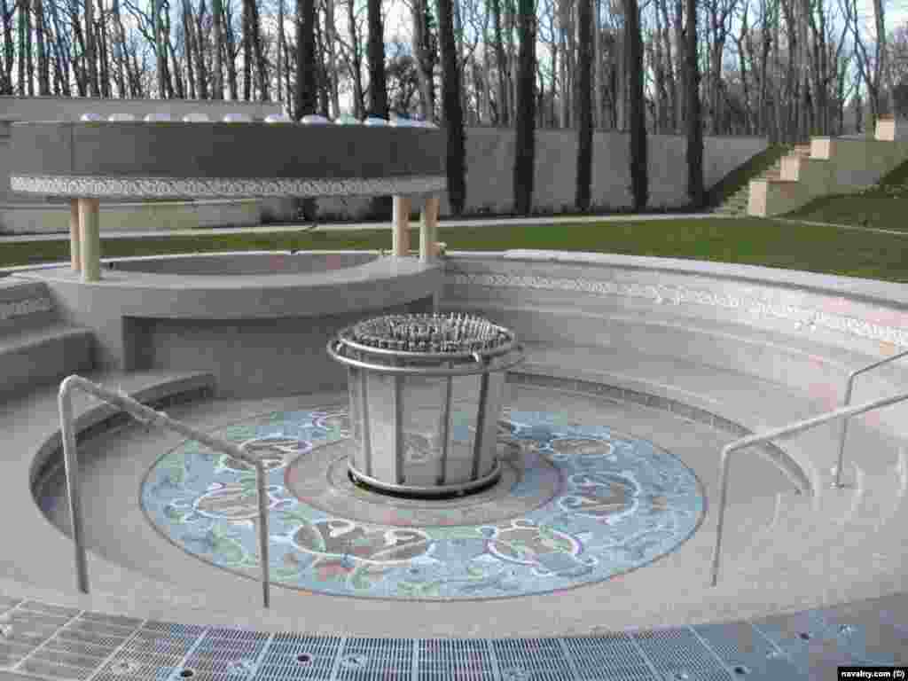 Навальний заявляє, що в його розпорядженні є плани будівництва об’єкта. У проєкті цю споруду позначено як «аквадискотека»