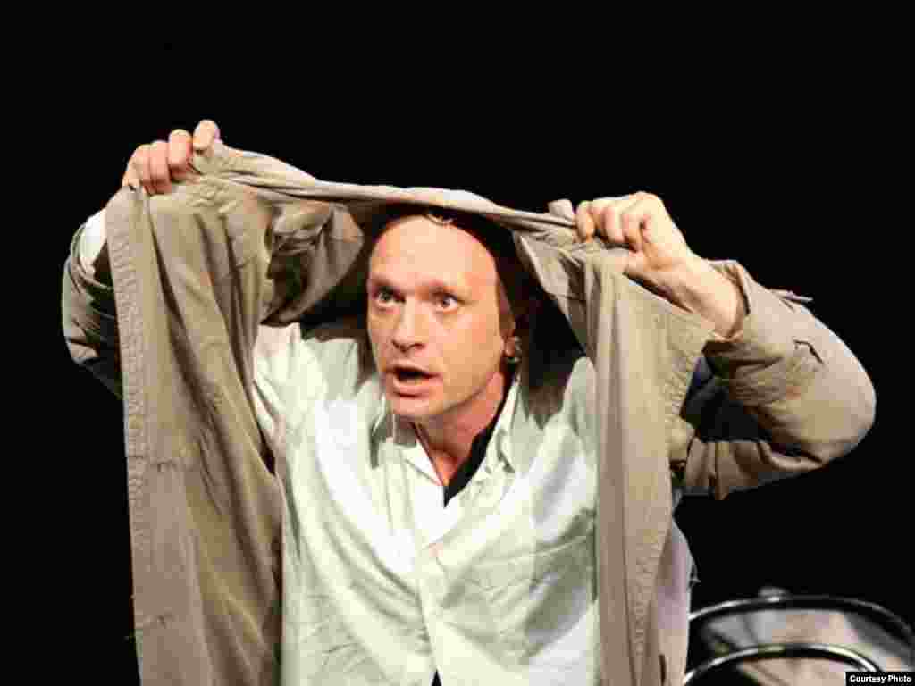 Алексей Девотченко в пьесе "Вальс на прощание" по мотивам произведений Иосифа Бродского