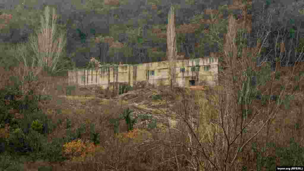 Східний вхід в об'єкт №221 замаскований під житловий будинок