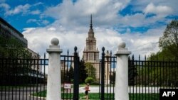 На фото – головний корпус МДУ