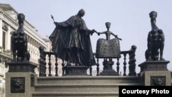 Недолговечный памятник Казанове работы Михаила Шемякина в Венеции