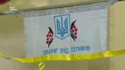 У кулуари Ради принесли «обереги від сепарів» та іграшки дітей зі Сходу (відео) У кулуари Ради принесли «обереги від сепарів» та іграшки дітей зі Сходу (відео)