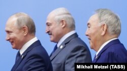 Президент России Владимир Путин, президент Белоруссии Александр Лукашенко и бывший президент Казахстана, глава Совета безопасности Казахстана Нурсултан Назарбаев