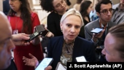 Вікторія Спартц спілкується з журналістами, 2023 рік