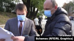 «Ви подавали до Держслужби морського та річкового транспорту», – уточнив журналіст, показавши депутатові його звернення