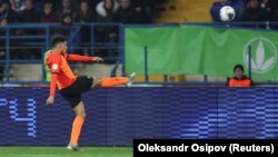 Гравець «Шахтаря» Тайсон, який продемонстрував вболівальникам середній палець, відсторонений на одну гру та ще на дві – умовно