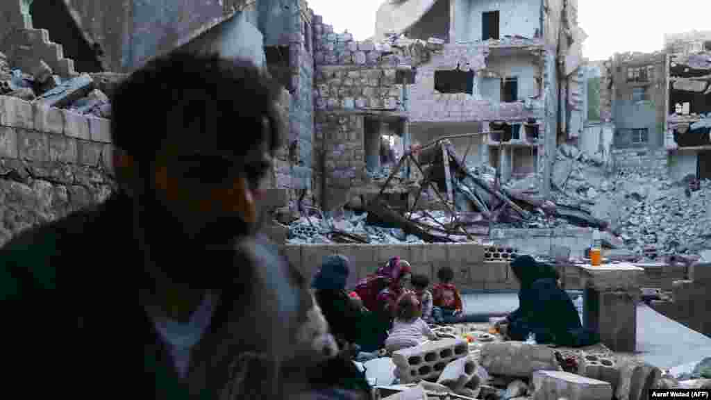 «Мы переживаем очень тяжелые и болезненные воспоминания. Я молюсь, чтобы Бог никому не позволил испытать это», – говорит глава семьи