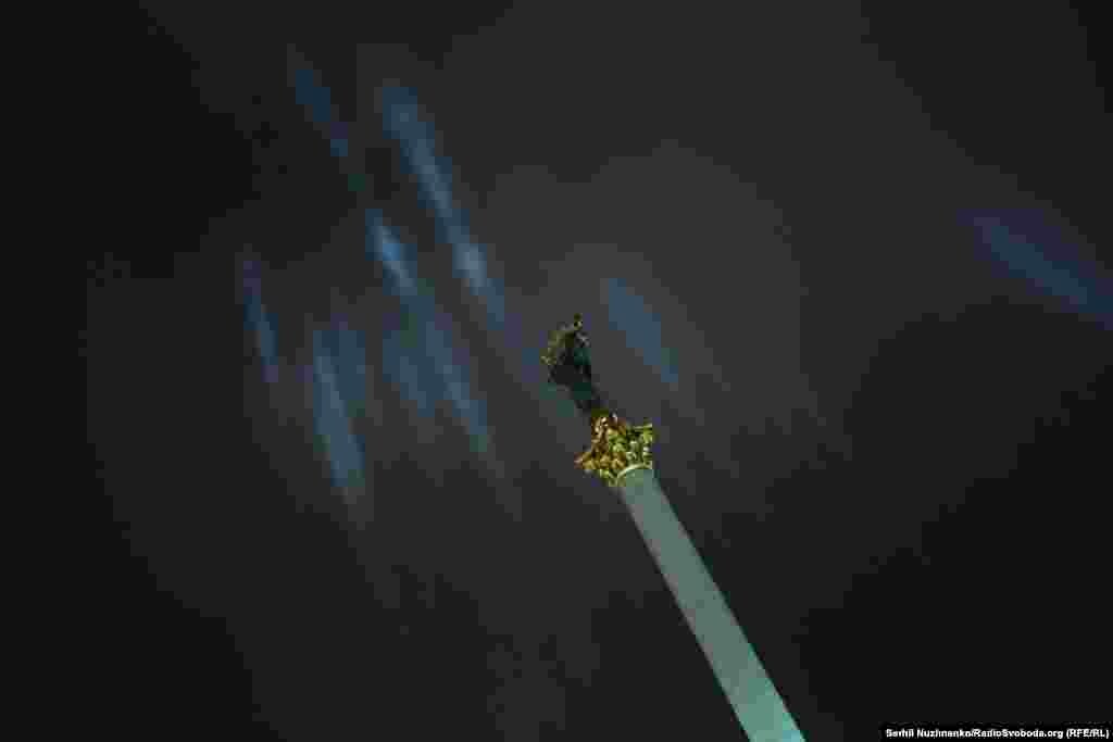 На алеї Небесної Сотні засвітили 107 променів гідності в пам'ять загиблих. Київ, 20 лютого 2017 року ПЕРЕГЛЯНЬТЕ ВІДЕО