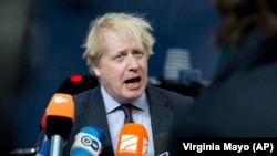 Министр иностранных дел Великобритании Борис Джонсон выступает в Брюсселе