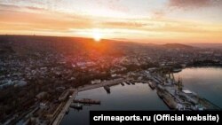 Феодосийский порт, архивное фото