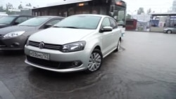 Ливень в Симферополе: затоплены улицы города (видео) Ливень в Симферополе: затоплены улицы города (видео)