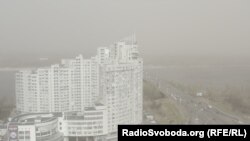 Киян просять не виходити на вулицю без крайньої потреби