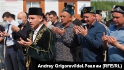 В Казани похоронили детей-жертв стрельбы в школе