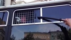 Первые задержанные на "Оккупай Абай 2013" Первые задержанные на "Оккупай Абай 2013"