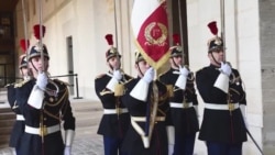 Эмомалӣ Раҳмон дар Фаронса . Ин дафъа низ мухолифин садо баланд карданд Эмомалӣ Раҳмон дар Фаронса . Ин дафъа низ мухолифин садо баланд карданд