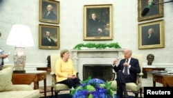 Канцлер Німеччини Ангела Меркель (л) і президент США Джо Байден у Білому домі, 15 липня 2021 року
