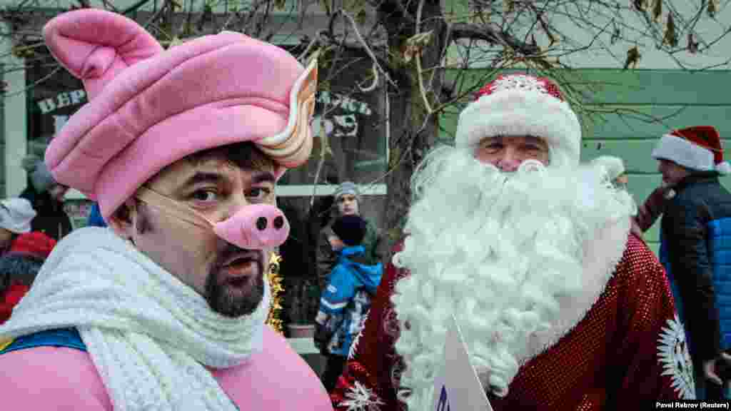 В Евпатории на выходные можно было увидеть самые разные образы свиньи – символа приходящего года