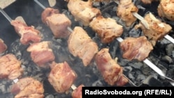 Де шашлик дорожчий – на Донбасі чи в Криму?