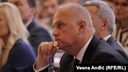 Goranu Vesiću, zameniku gradonačelnika Beograda, nije dopušten ulazak na Kosovo gde je trebalo da ozvanični bratimljenje glavnog grada Srbije i Severne Mitrovice koju srpske vlasti, suprotno kosovskim zakonima, nazivaju Kosovskom Mitrovicom.