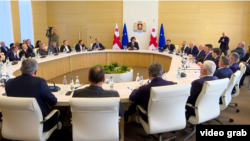 ირაკლი კობახიძე სადავო პარლამენტის მიერ დამტკიცებულ მთავრობის სხდომაზე