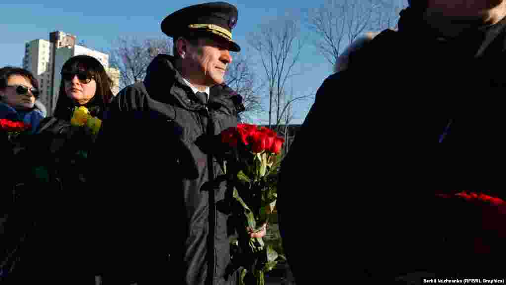 Участь в  заходах взяли  рідні та члени сімей загиблих членів екіпажу та пасажирів рейсу PS752, представники авіакомпанії МАУ, співробітники міністерств і відомств, закордонних представництв, посольства та консульства держав, чиї громадяни стали жертвами трагічної загибелі цього рейсу