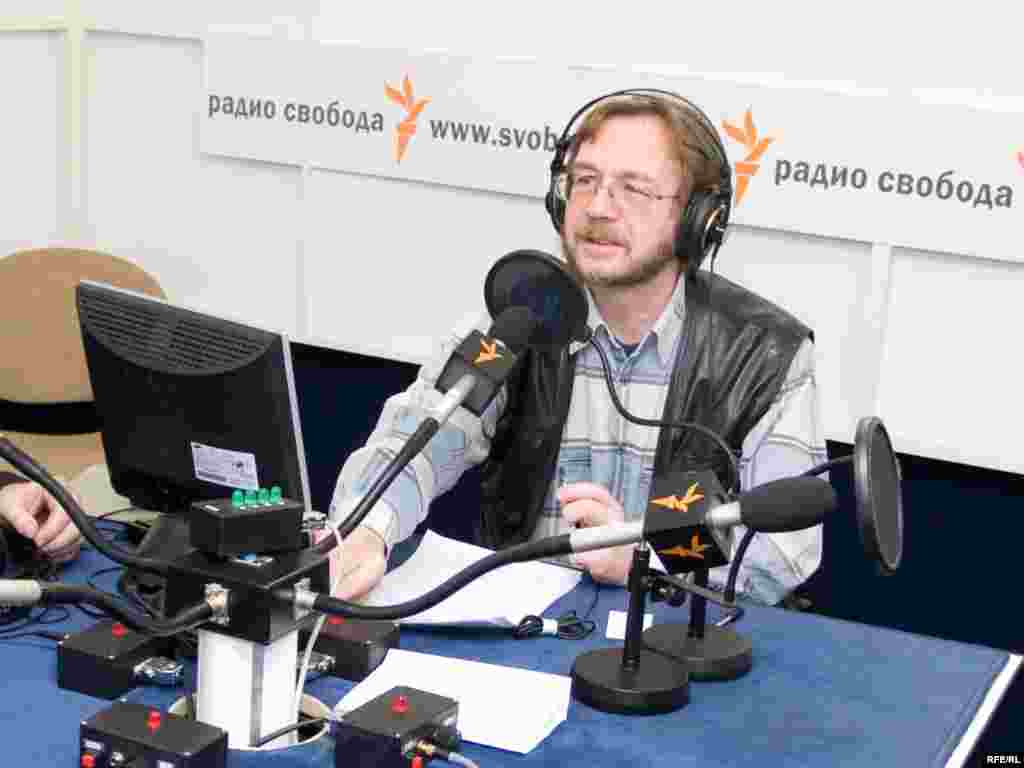 Владимир Бабурин (1961–2009) в московской студии "Свободы". В 2000-е годы Владимир был программным директором Московского бюро 
