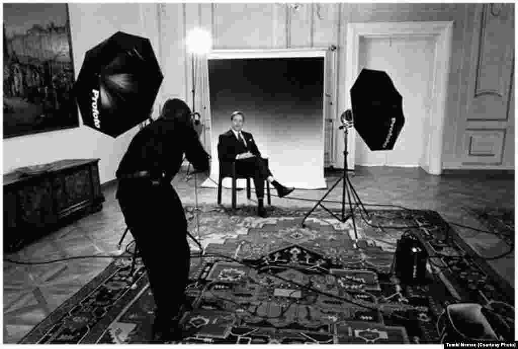 Вацлав Гавел позує для офіційної фотографії як голова держави, 1992 рік