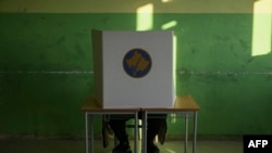 Pamja e një vendvotimi në zgjedhjet parlamentare të 9 shkurtit.