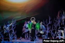 Гурт Go-A із піснею «Шум» під час першого півфіналу на «Євробачення-2021». Роттердам, 18 травня 2021 року