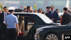 Srpski predsjednik Aleksandar Vučić stiže na aerodrom u Pekingu 2. septembra. Najavljeno je da će se sastati sa predsjednicima Rusije i Kine.