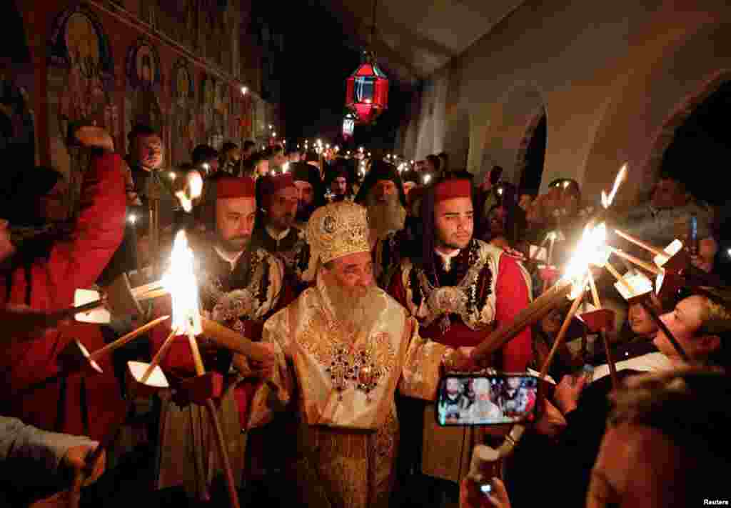 Misa povodom Uskrsa u manastiru Svetog Jovana Krstitelja, blizu Mavrova, Sjeverna Makedonija, 20. aprila 2025.