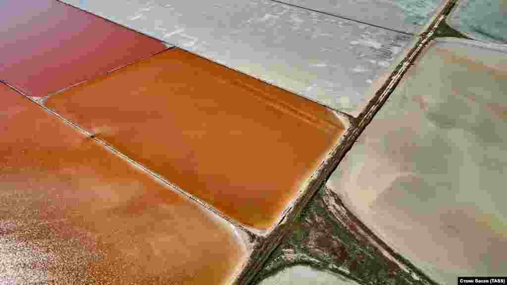 В 2017 году эксперты «Общероссийского народного фронта» заявили, что соленому озеру угрожает ряд экологических проблем, которые могут возникнуть в результате разрушения дамбы и добычи песка в районе водоема