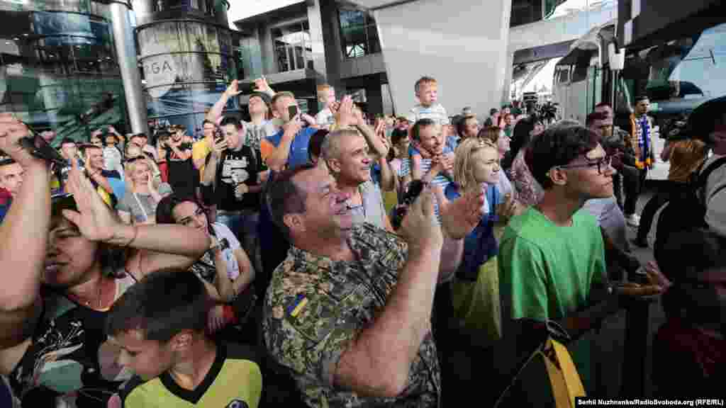 Підтримати та подякувати&nbsp;&laquo;молодіжці&raquo; приїхали сотні людей