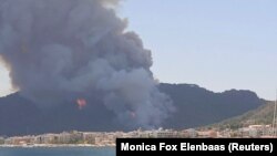 Всього до гасіння пожеж станом на 30 липня залучено понад 4 тисячі людей, 457 одиниць техніки та 35 повітряних суден