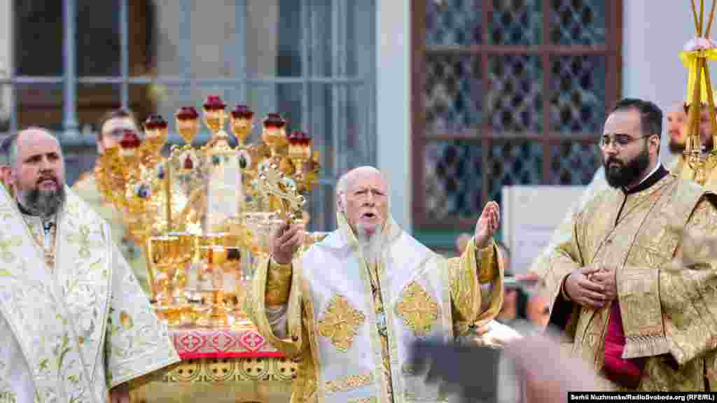 «...І велика сердечна вдячність за щиру повагу та вияви вашої шани та любові. Нехай Бог благословляє усіх!» – по завершенню літургії сказав у своїй проповіді Вселенський патріарх