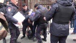 У Москві пікетували Держдуму Росії. Є затримані (відео) У Москві пікетували Держдуму Росії. Є затримані (відео)