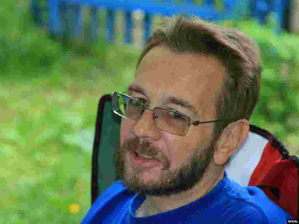 1 ноября ушел из жизни главный редактор московского бюро Радио Свобода Владимир Бабурин. Прощание пройдет в Храме Воскресения Христова в Сокольниках в среду 4 ноября в 10.30 (Сокольническая пл., метро "Сокольники")